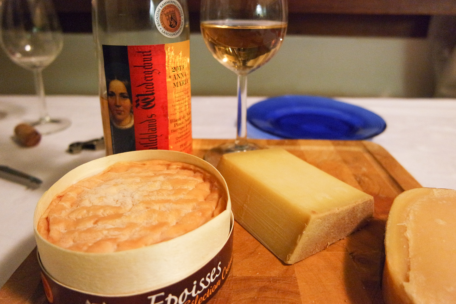 Comté en Epoisses kazen met Blanc de Noir van Ludwik Haaß