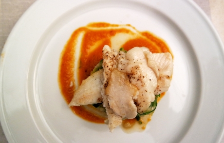 Scholfilet op andijvie met garnalensaus